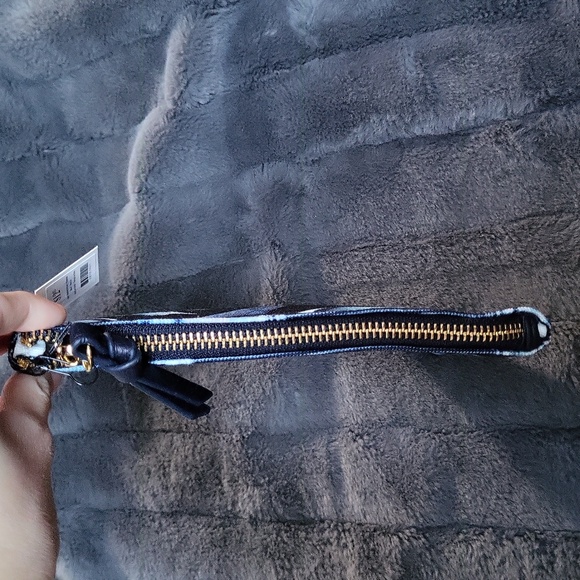 NWT! Medium Sized Blue Feathers Pouch! - Picture 6 of 8